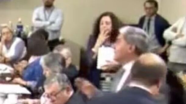 Diputados abandonan sesión de reforma de pensiones