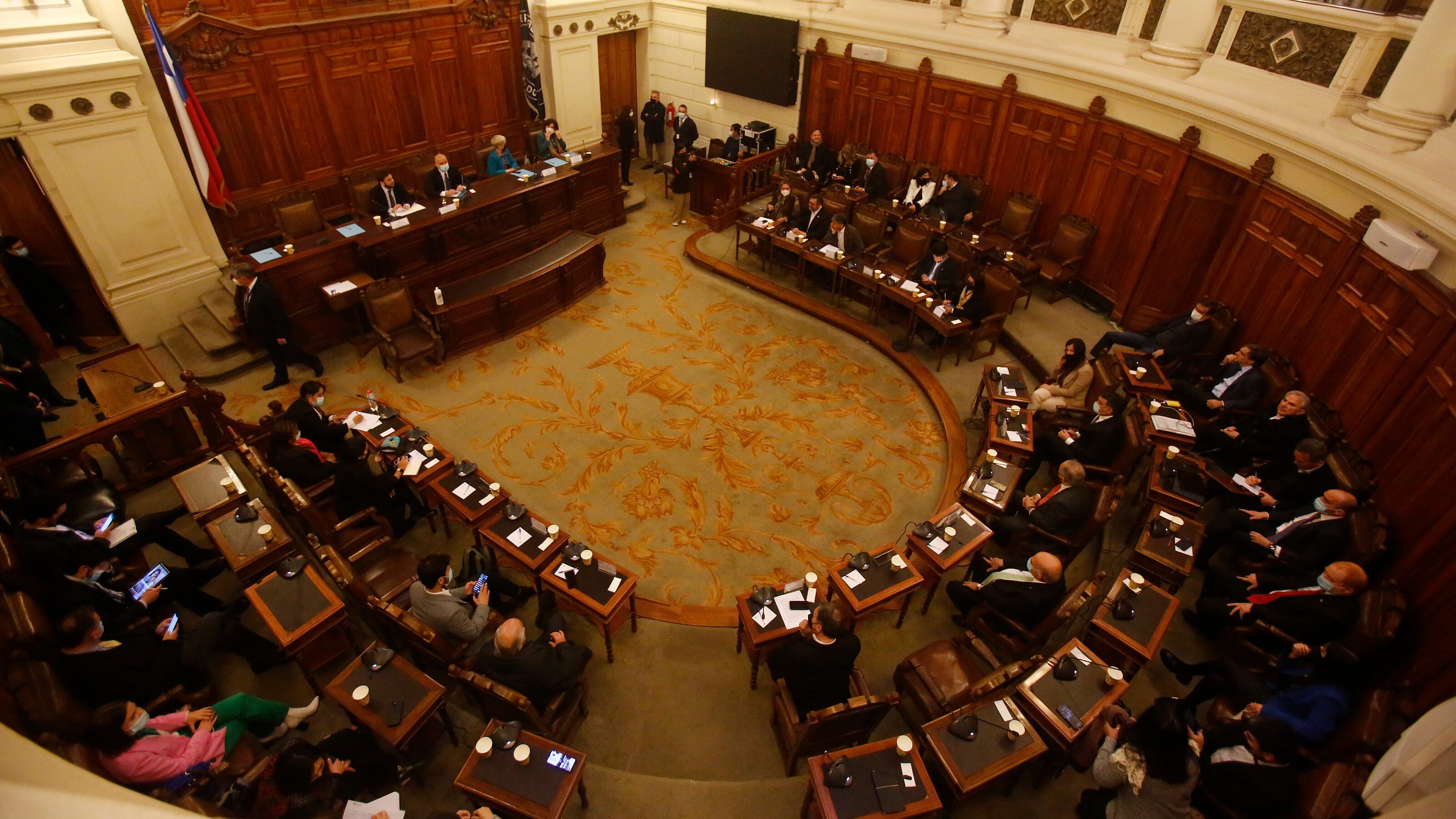 El presidente del Senado, Álvaro Elizalde, y de la Cámara de Diputadas y Diputados, Raúl Soto, se reúnen con timoneles y jefes de bancada de partidos por diálogos para nuevo proceso constituyente.