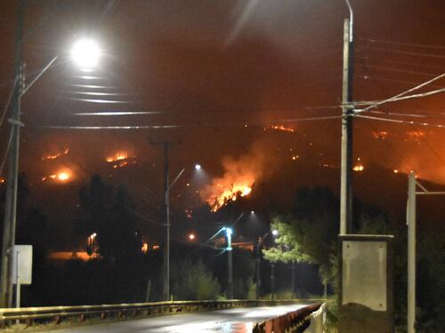 Infierno en Carahue: alcalde señala que “se están reactivando los focos y nuevos están apareciendo”