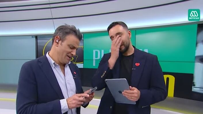 El conductor de Meganoticias sufrió un inesperado percance en el programa luego que su colega, Daniel Silva, revelara su número telefónico en pantalla.