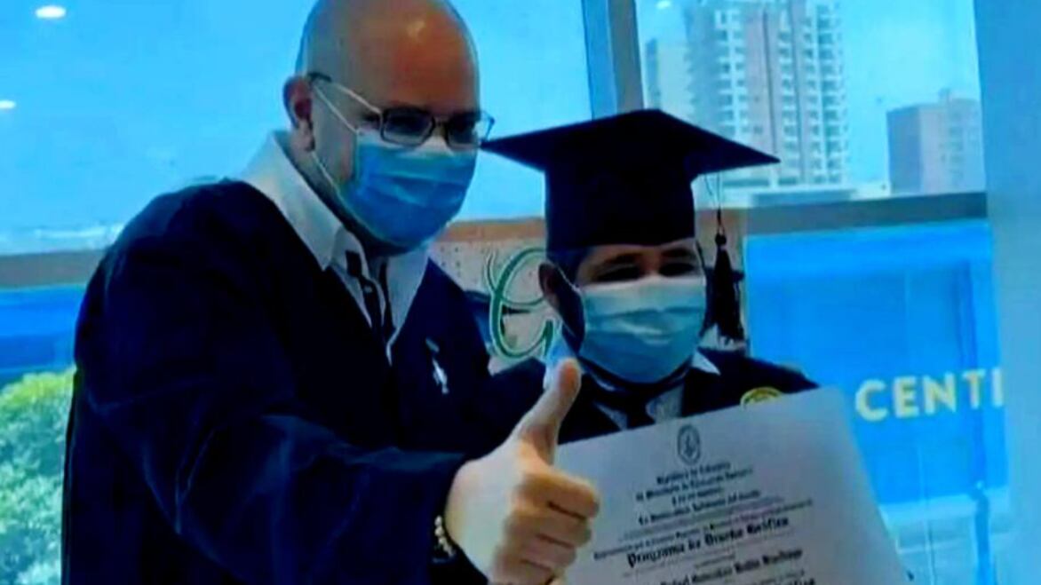 Joven con leucemia logró titularse de Diseño Gráfico