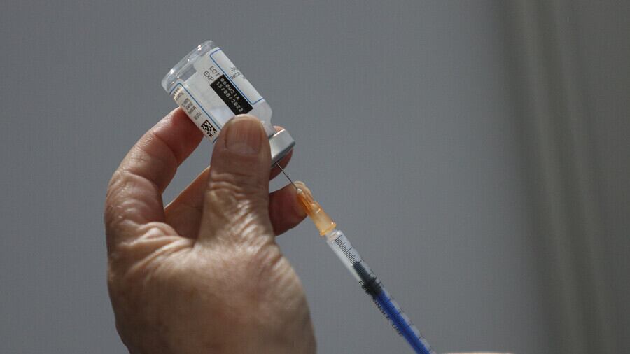 Expertas y anuncio de quinta dosis contra el COVID-19: “Lo ideal es ir reforzando cada cierto tiempo”