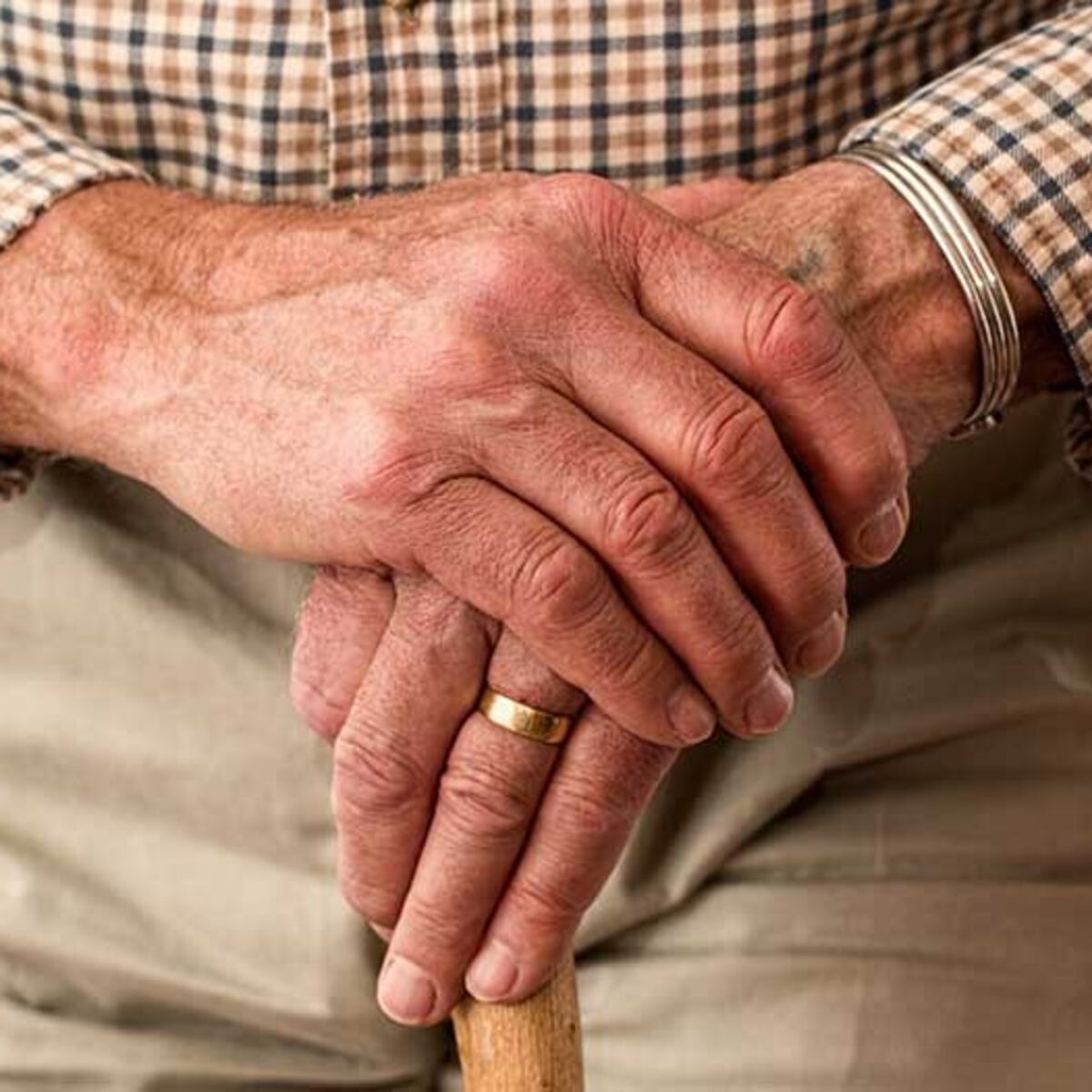 Pensionado desesperado se rocia con líquido inflamable en oficina de Chile Atiende Pensionado desesperado se rocia con líquido inflamable en oficina de Chile Atiende