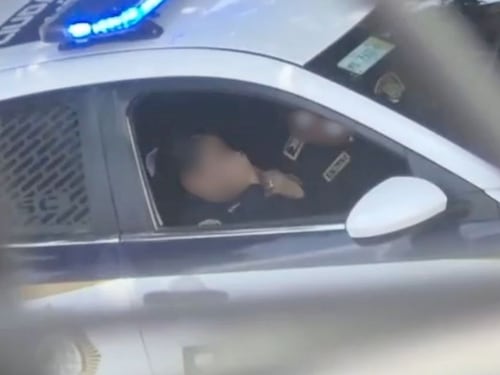 Habla la policía que supuestamente fue captada teniendo sexo dentro de una patrulla: “Están usando mi imagen”