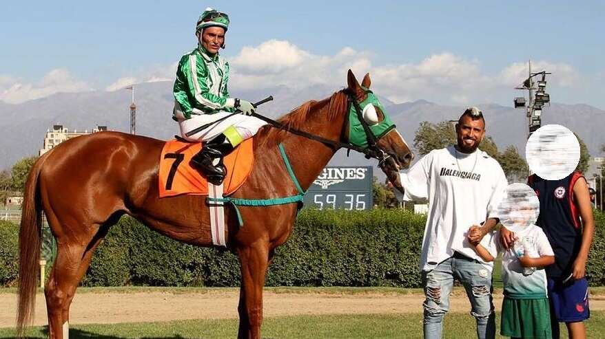 El actual futbolista de Athletico Paranaense dispuso la venta de su millonario "Haras Il Campioni".