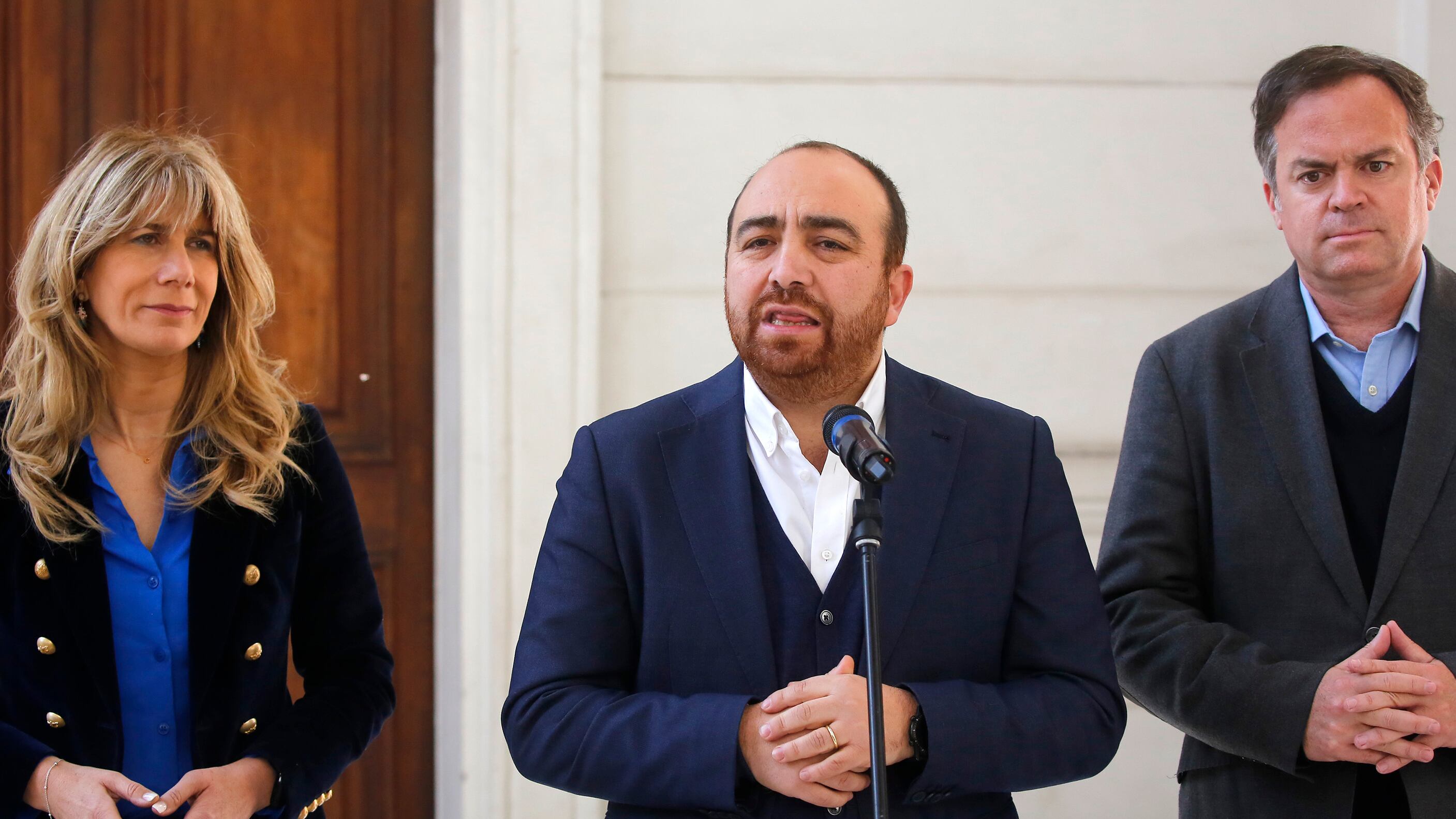 Los tres militantes demócratas cristianos, Ximena Rincón, Fuad Chahin y Matías Walker, acusaron que la interna del partido hace mucho tiempo está "tensionada" por el Apruebo o Rechazo a la nueva Constitución.