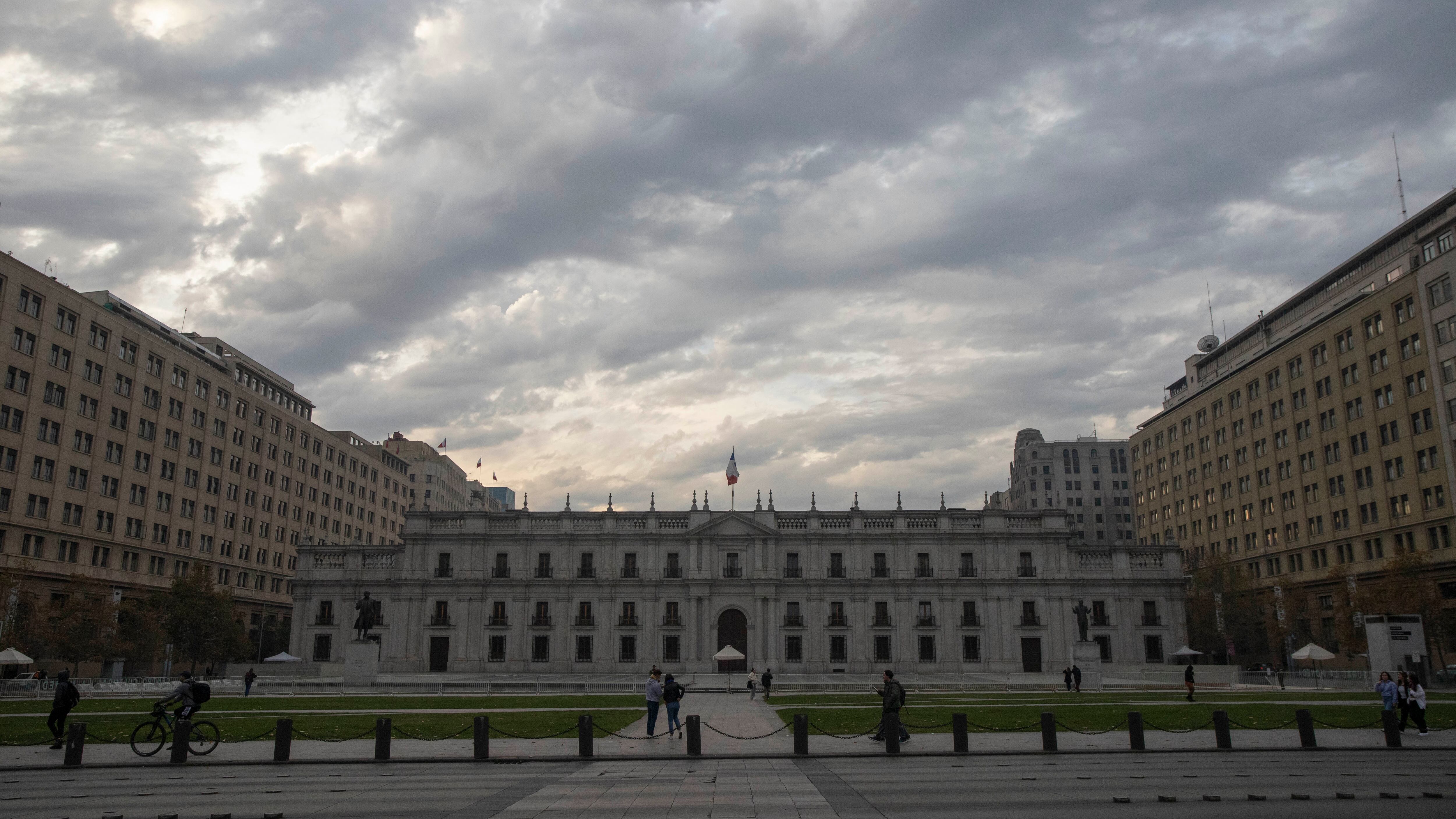 Vida diaria | 21 de mayo 2023 / SANTIAGO
Vida diaria durante día nublado en Santiago centro.
FRANCISCO PAREDES / AGENCIA UNO