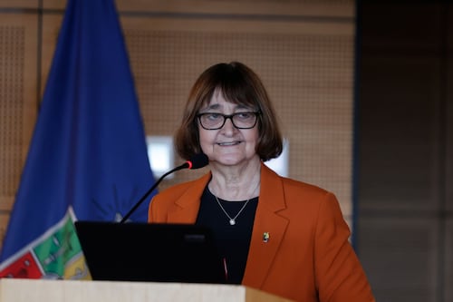 Rectora de la Universidad de Chile advierte: “Vamos a tener que revisar nuestro acuerdo con Azul Azul”