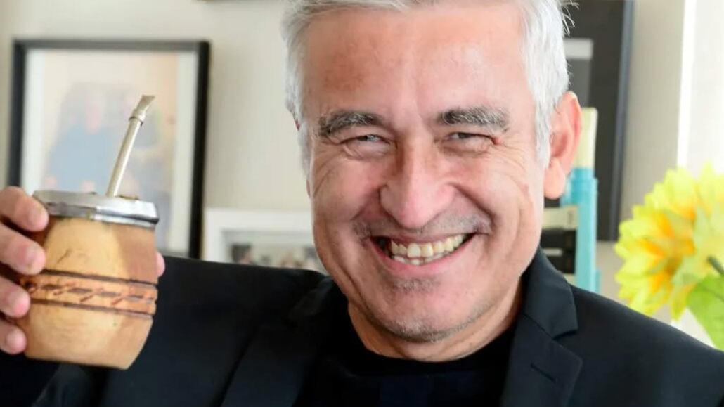 El cantante chileno lanzó hace algunos días unas pistas musicales en plataformas digitales.