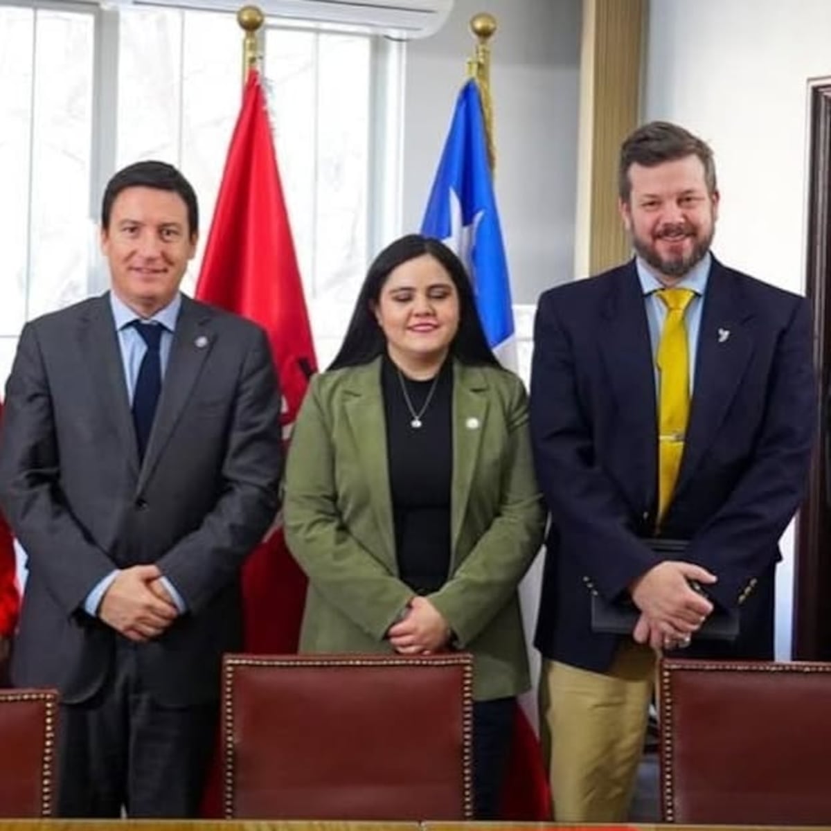 Partidos de derecha divididos en parlamentarias por falta de acuerdo en lista única Partidos de derecha divididos en parlamentarias por falta de acuerdo en lista única