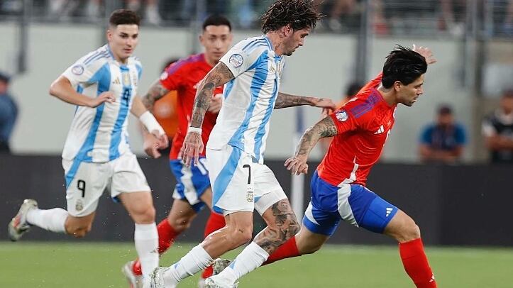 Chilenos y argentinos se enfrentarán desde las 20:00 horas en el estadio Monumental de Buenos Aires.