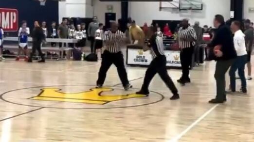 Los árbitros se atacaron a golpes ante los jugadores infantiles