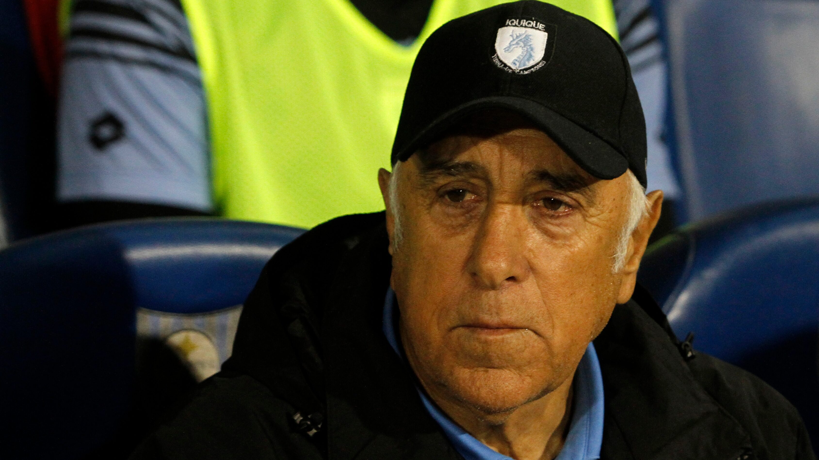 El exentrenador de la selección nacional sufrió un paro cardiorrespiratorio anoche y fue internado de urgencia en un recinto asistencial.