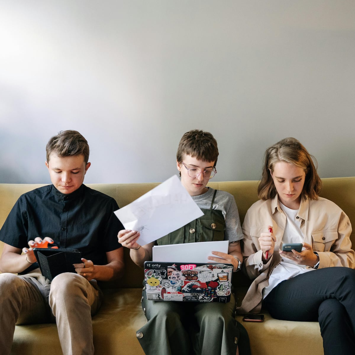 Jóvenes consideran el trabajo menos importante en sus vidas Jóvenes consideran el trabajo menos importante en sus vidas