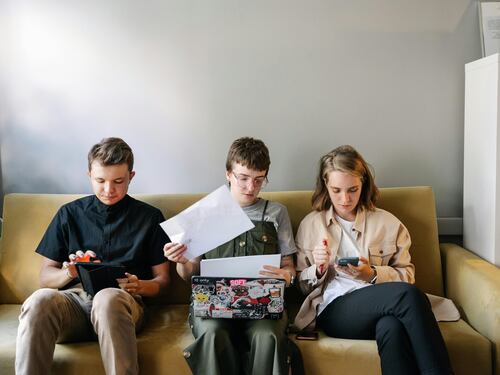 Estudio revela que jóvenes son quienes consideran al trabajo como menos importante para sus vidas