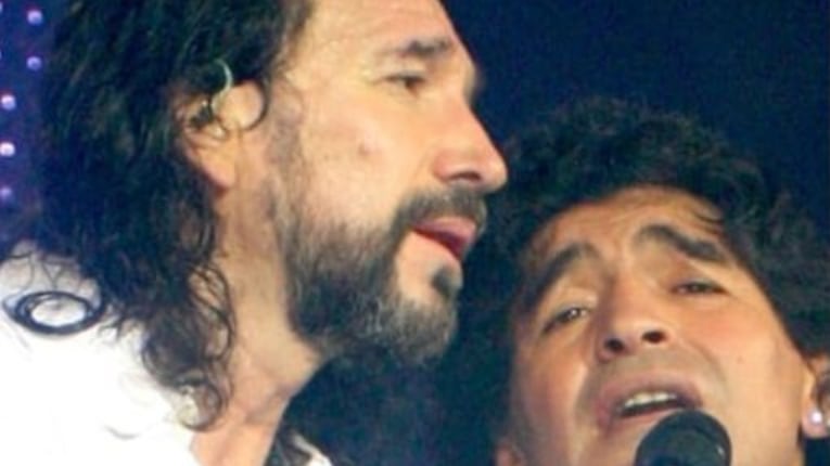 Marco Antonio Solís con Diego Maradona