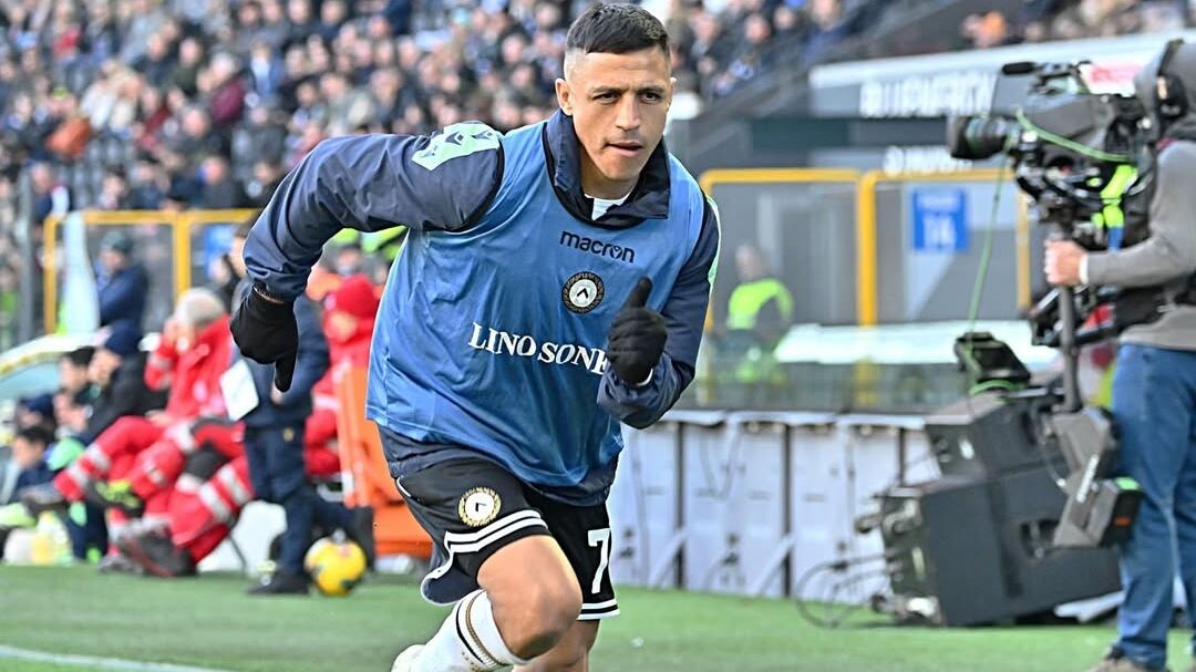 El delantero tocopillano estaría cada vez más cerca de jugar en la U. Medios deportivos dieron cuenta de la nueva estrategia que Azul Azul tendría para convencer al Niño Maravilla de jugar en el club laico en caso de adelantar el fin de su contrato con Udinese.