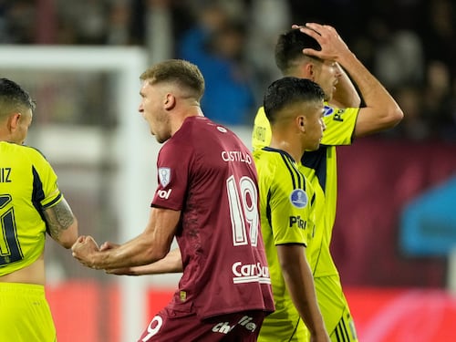 En un partido muy polémico, la “U” quedó eliminada de la Copa Sudamericana al caer ante Lanús