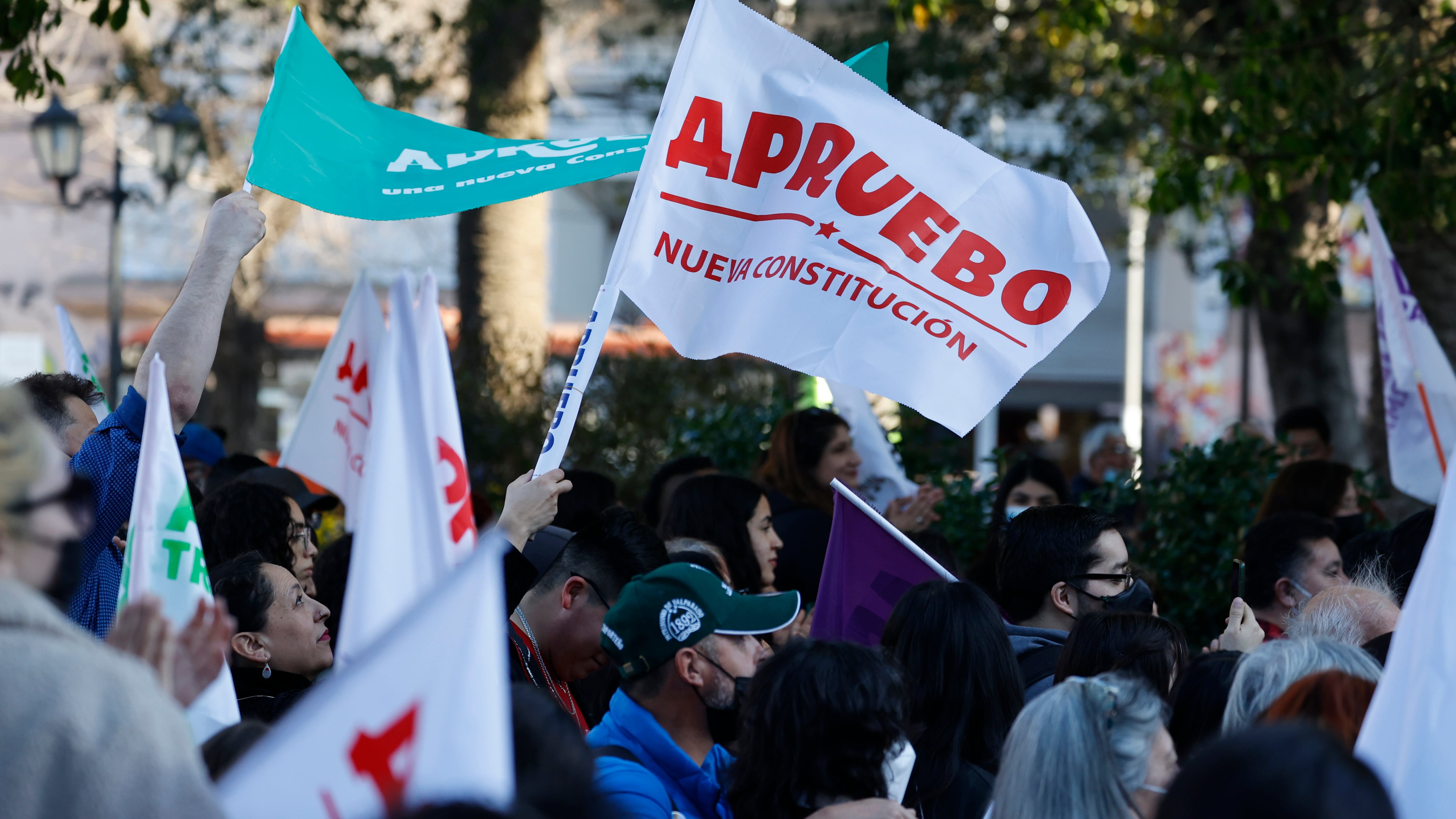 Acto de cierre de la campaña del Apruebo en la plaza Victoria de Valparaiso
