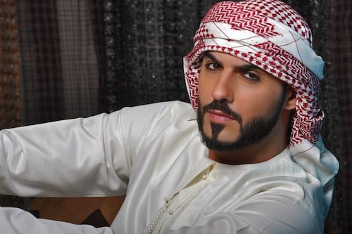 Qué fue de Omar Borkan, el modelo árabe que fue llamado “el hombre más guapo del mundo”