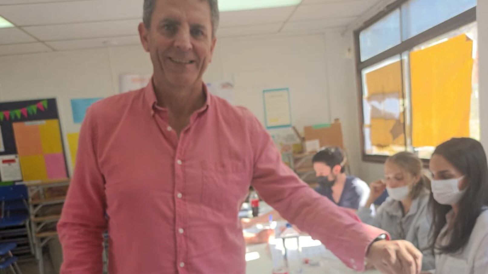 Gonzalo de la Carrera fotografió su voto