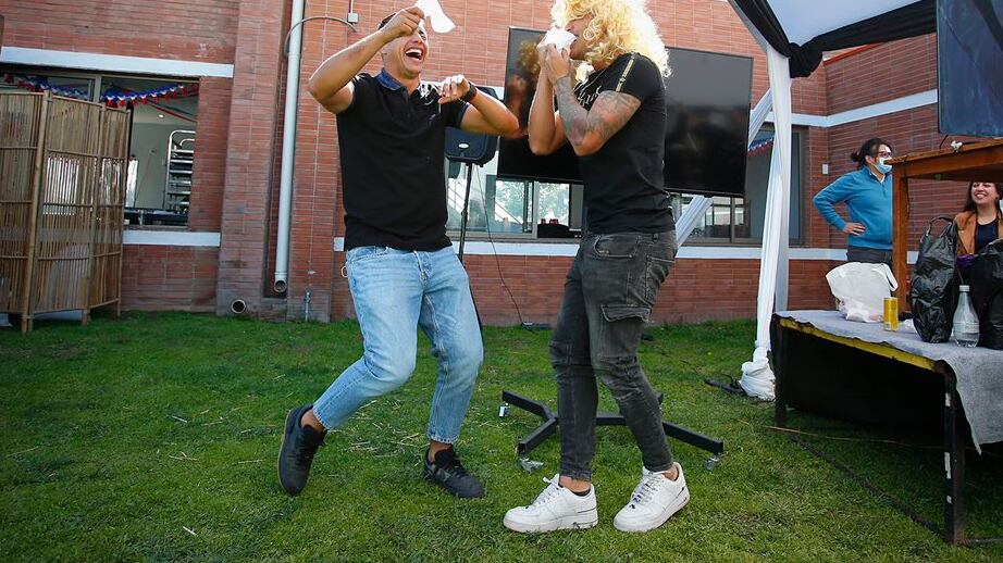 Morales y Parraguez bailando cueca