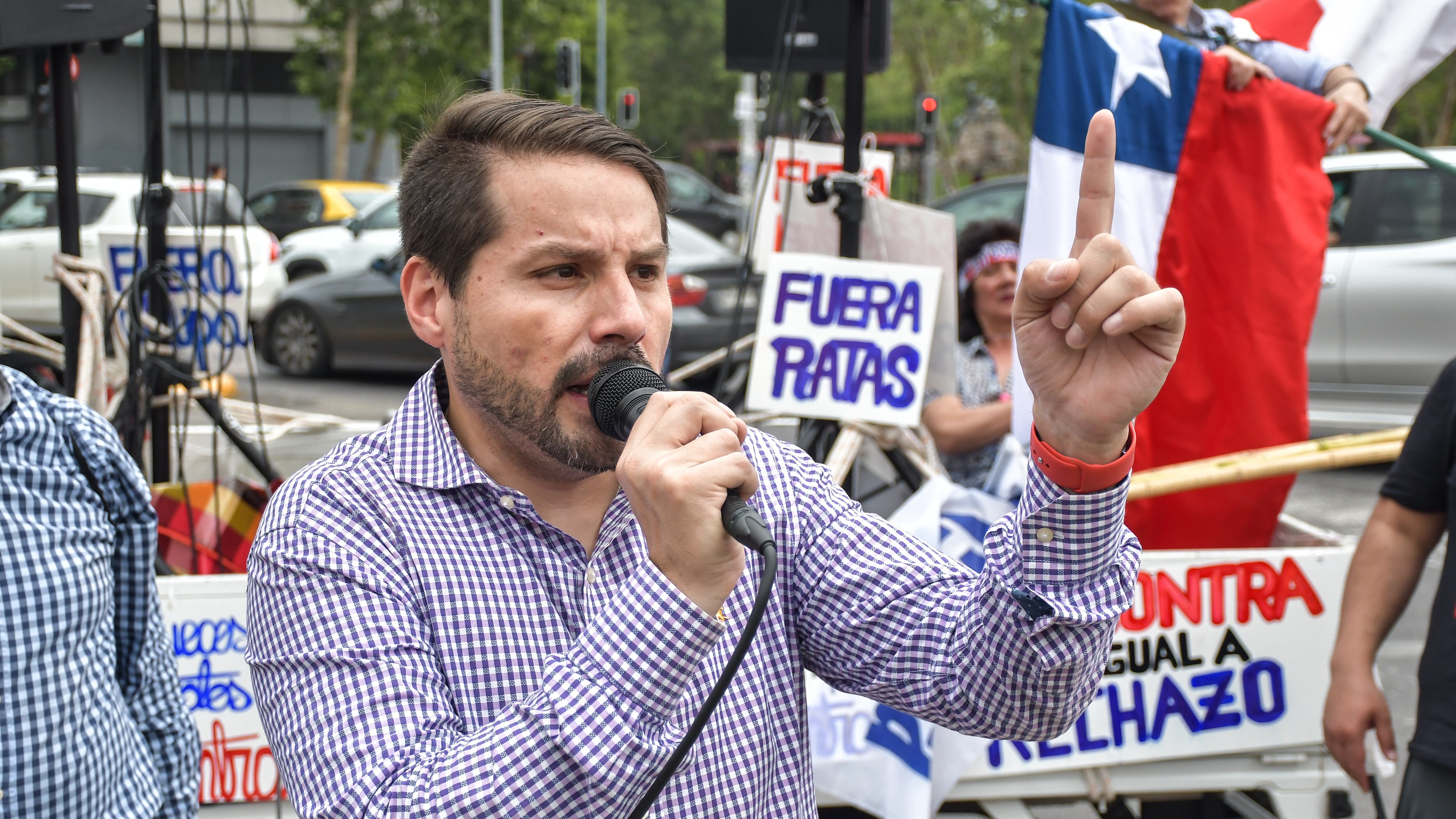 Team Patriota se manifiesta por el En Contra en Plaza Italia | Agencia Uno