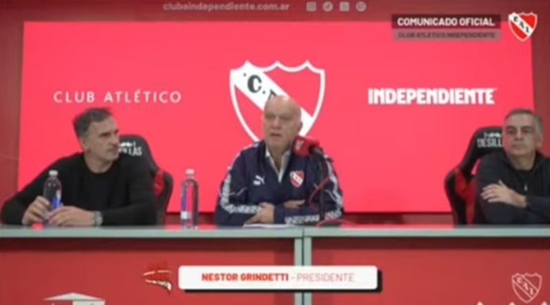El dirigente argentino insistió en la teoría de la responsabilidad de los hinchas de la U en los desórdenes del encuentro entre ambos clubes por Copa Sudamericana.