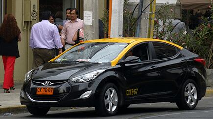 Taxista golpeó a pasajera que se trasladaba con su bebé: ya había sido expuesto en “En su propia trampa”