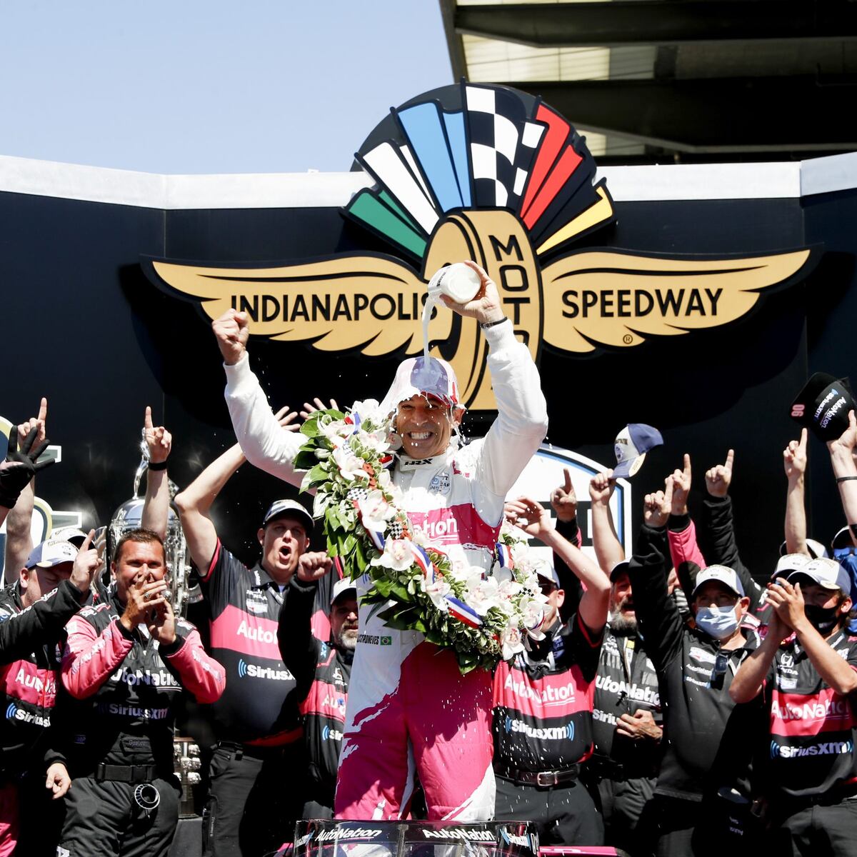 Hélio Castroneves se prepara para competir en las 500 Millas de Daytona y The Amelia Hélio Castroneves se prepara para competir en las 500 Millas de Daytona y The Amelia