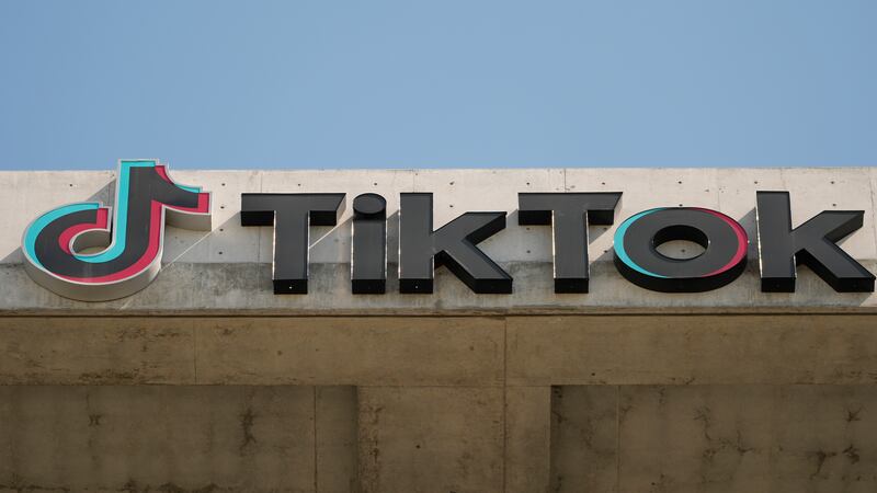 Cámara federal baja aprueba prohibir TikTok si su dueño no lo vende