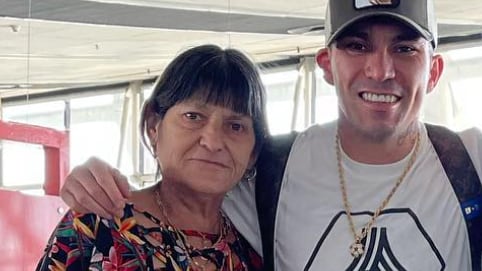 Gary Medel con su madre