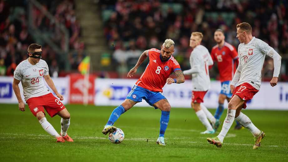 Arturo Vidal fue titular en Chile