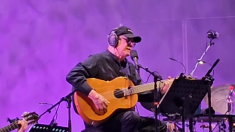 Silvio Rodríguez regresó a Chile evocando a Víctor Jara y compañeros de la Nueva Trova Cubana