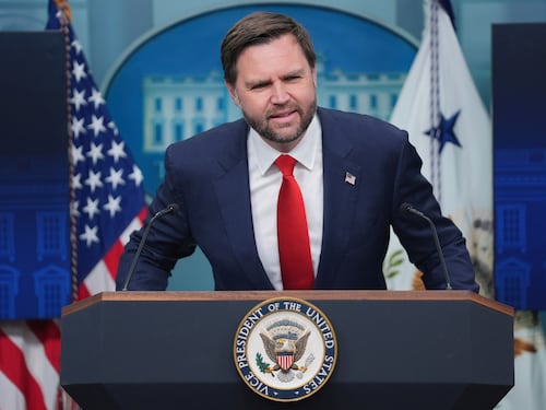 Contradicción del vicepresidente de Estados Unidos al minimizar comentarios racistas y ofensivos de Jóvenes Republicanos