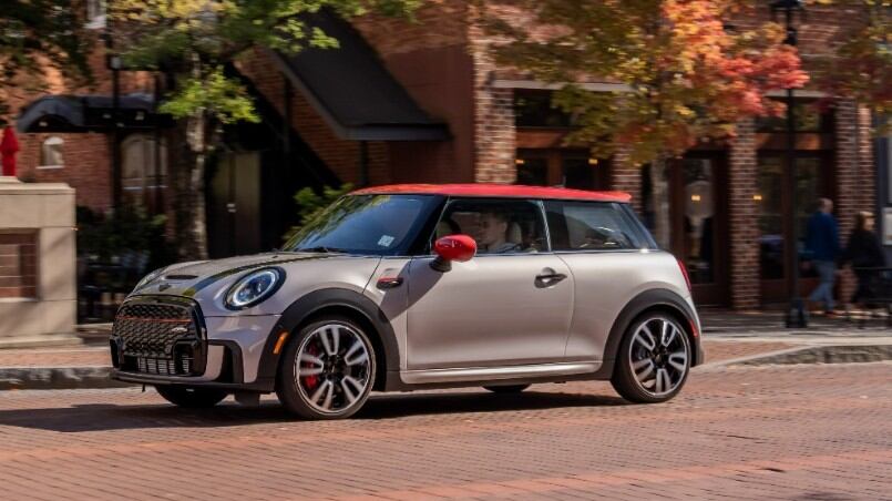 El Mini John Cooper Works 2025 llega a Chile