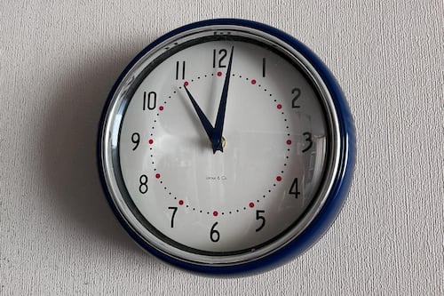¿Cuándo se cambia la hora? Los relojes tendrán que atrasarse en 60 minutos para iniciar el horario de invierno en Chile