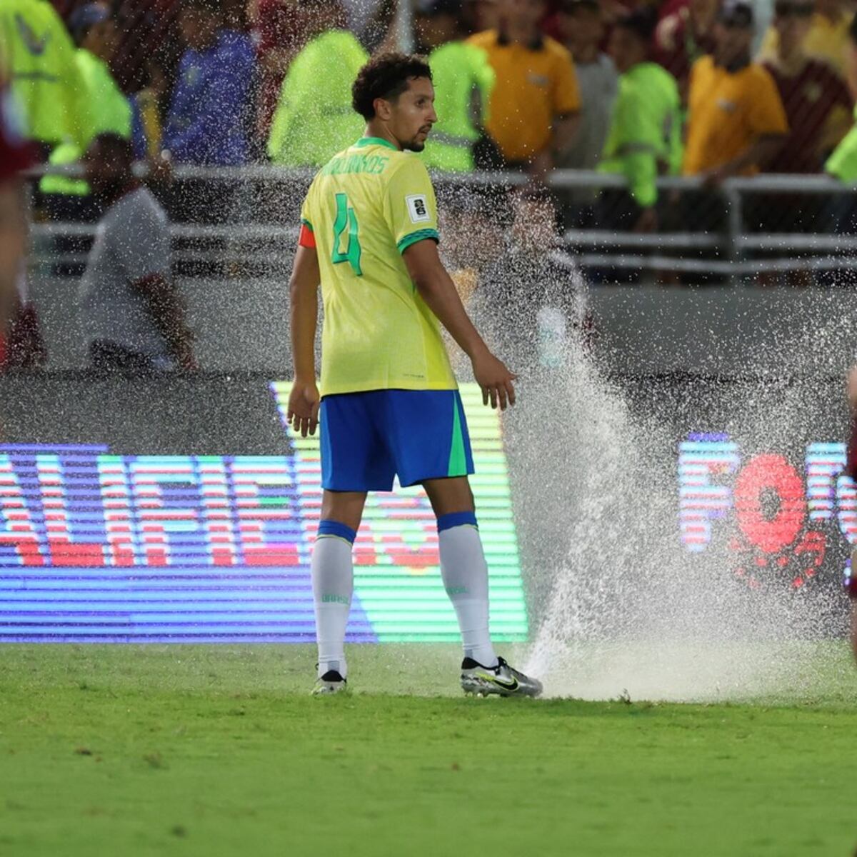 Polémica en el partido Venezuela vs Brasil por activación de aspersores Polémica en el partido Venezuela vs Brasil por activación de aspersores