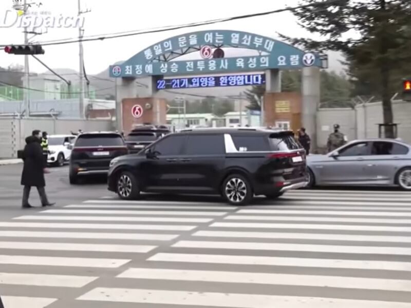 La megaestrella de la banda surcoreana de BTS fue el primero en realizar el servicio militar obligatorio en su país.