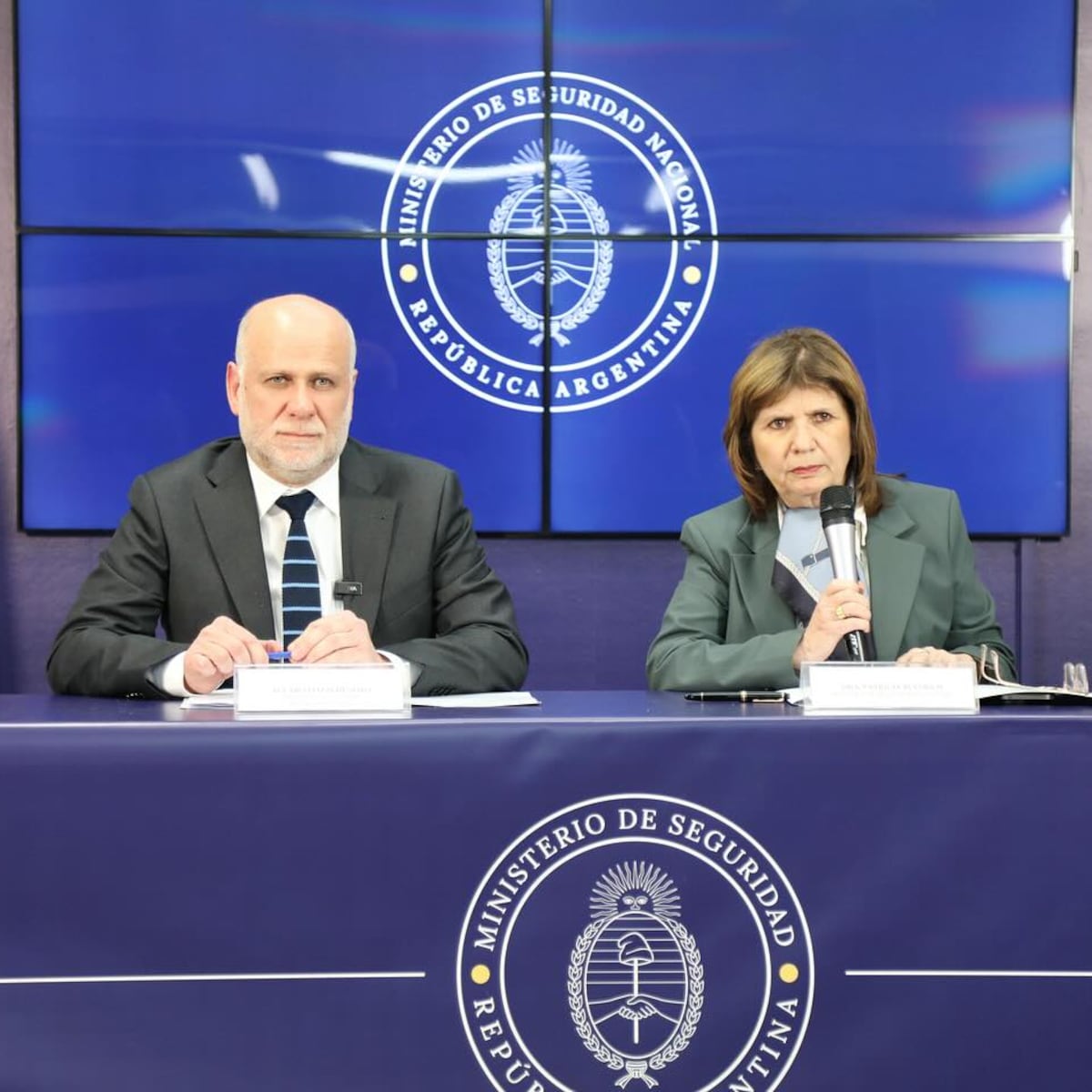 Ministro Elizalde confirma dos hinchas chilenos internados en Argentina Ministro Elizalde confirma dos hinchas chilenos internados en Argentina