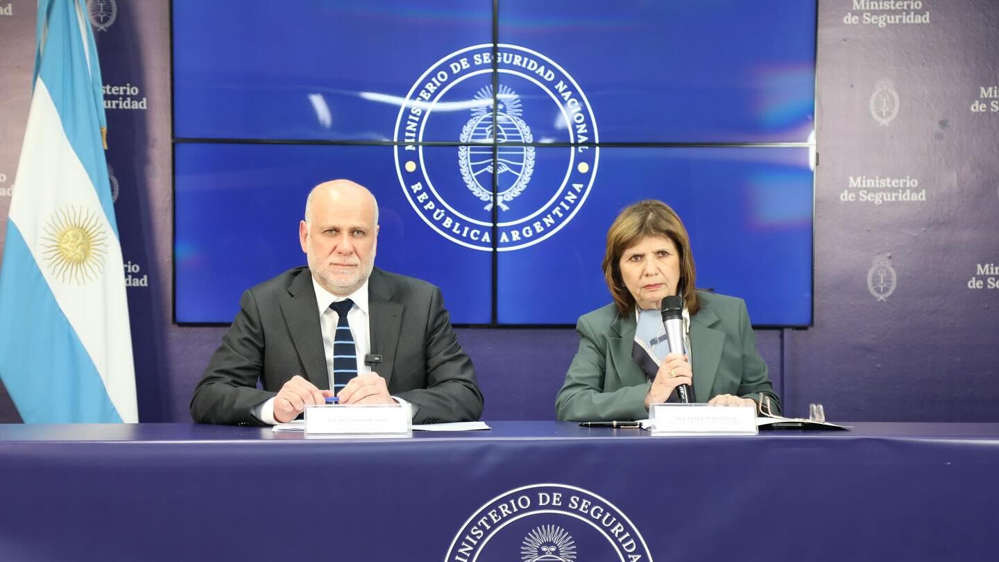 El ministro del Interior se reunió con autoridades argentinas y se refirió a la situación de los chilenos tras la tragedia en Avellaneda