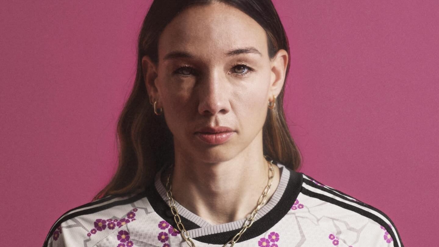 Tiane Endler posó con la nueva camiseta en redes sociales