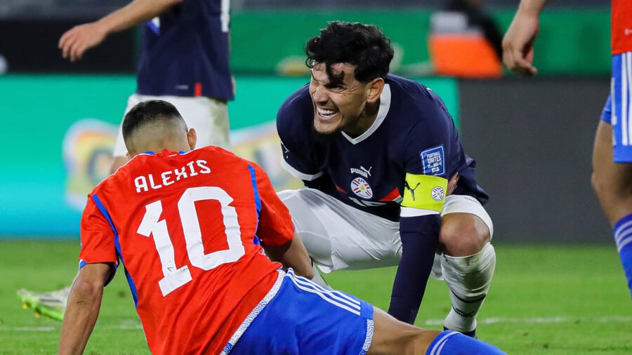 Alexis Sánchez y Gustavo Gómez / AgenciaUno