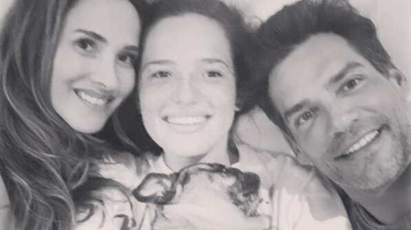 Angélica Castro, su hija Laura, y Cristián de la Fuente