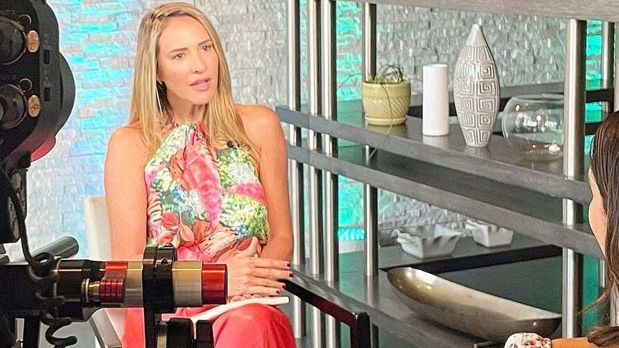 Muchas figuras mediáticas le dieron su apoyo virtual a Angélica Castro luego de conocerse de su crisis matrimonial por la infidelidad cometida por Cristián de la Fuente.