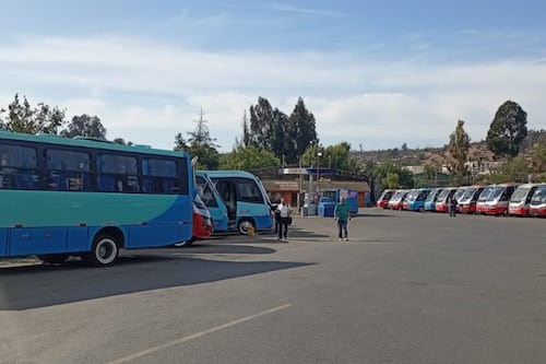 Microbuseros de Valparaíso apuntan al Ministerio de Transportes para terminar paralización: “Esto va a durar todo el día hasta nuevo aviso”
