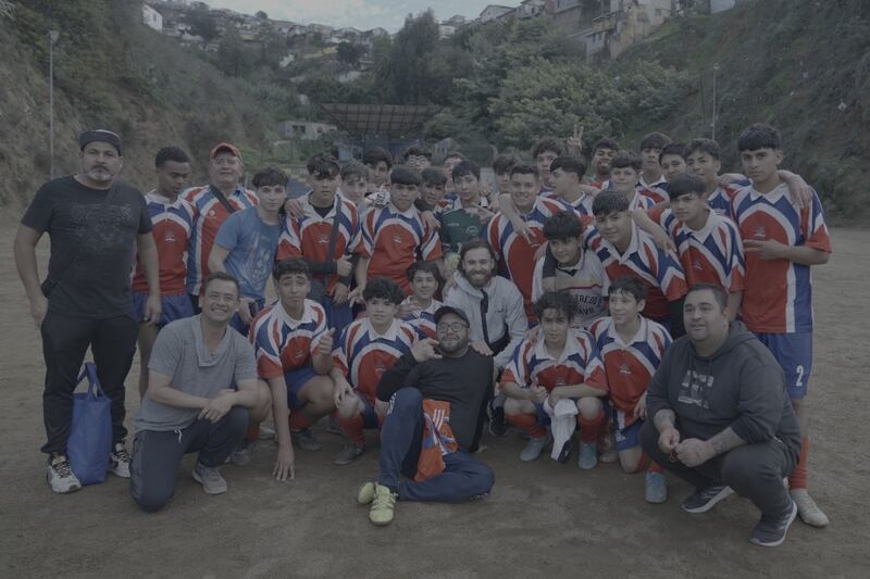 El seleccionado chileno-británico es protagonista del documental que se estrenará a inicios de noviembre en la señal de cable de HBO Max.