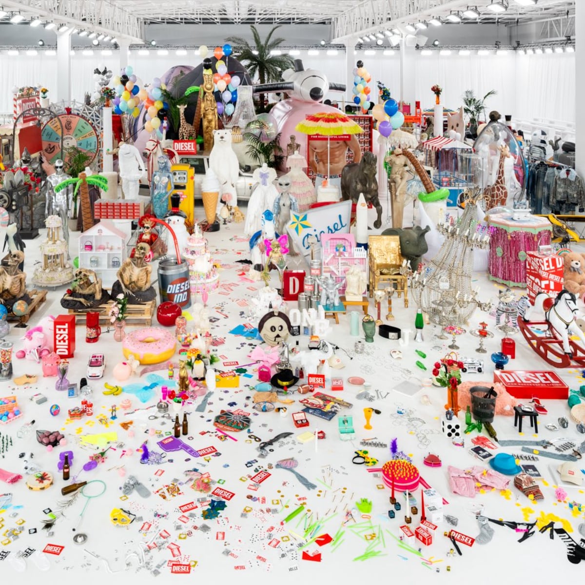 Celebración de moda y reciclaje en pasarela de Diesel en Milán Celebración de moda y reciclaje en pasarela de Diesel en Milán