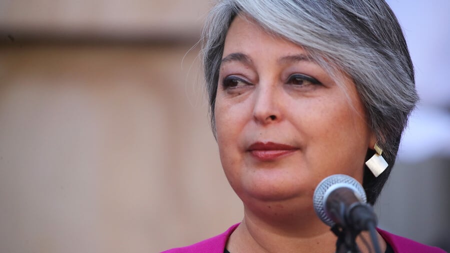 Jeannette Jara emplaza al Gobierno tras histórica alza en combustibles: “Recapaciten, aún es tiempo”