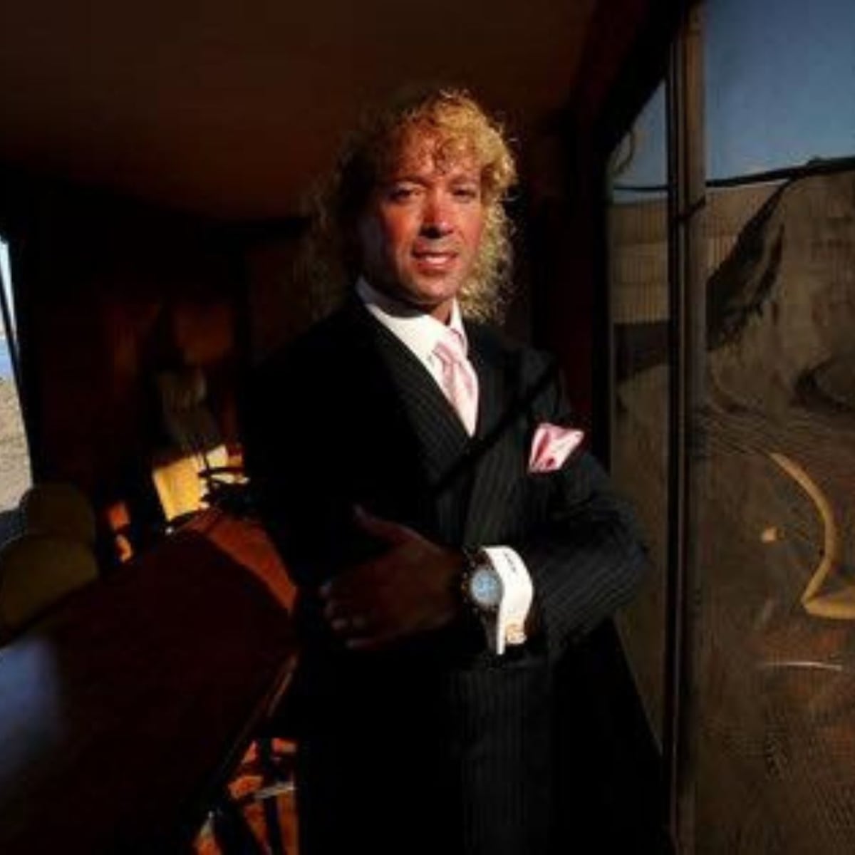 Leonardo Farkas revela postura política al votar en Vitacura Leonardo Farkas revela postura política al votar en Vitacura